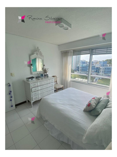 Imagen 15 de 23 de Venta De Apartamento De 3 Dormitorios Frente Al Mar En Edificio Tiburon En Punta Del Este