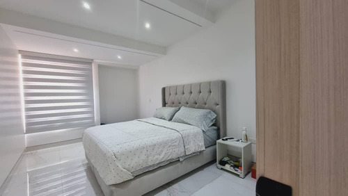 Town House En Altos De Guataparo Conjunto Vistalago. Minerva K