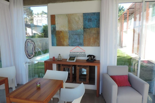 Apartamento En Tio Tom, 8 Dormitorios *- Ref: 3046