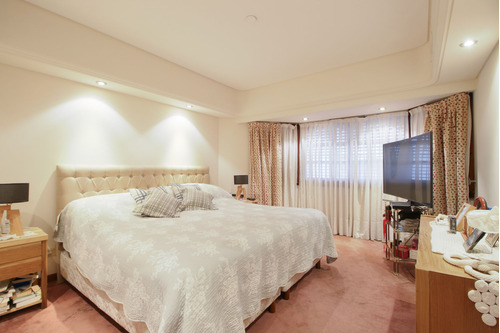 Venta Casa 5 Ambientes Jardin Y Cochera Playroom