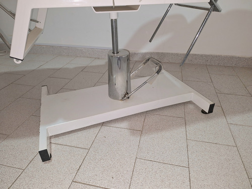 Sillón Hidráulico Para Cosmetologia Blanco Reclinable Cuadrada (Usado)