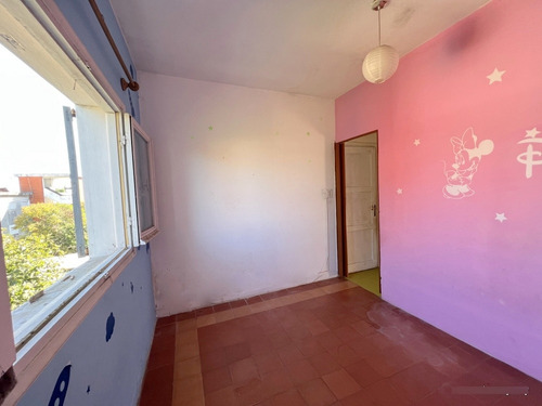 Alquiler De Lindo Apartamento. Peñarol, 3 O 4 Dormitorios, Estufa A Leña, Muy Luminoso Y De Buen Tamaño!