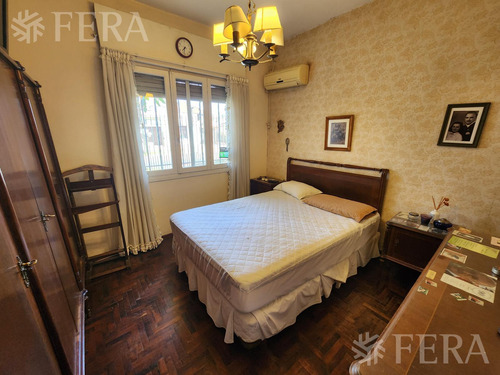 Venta De Casa De 3 Ambientes Con Cochera Y Quincho En Quilmes Oeste
