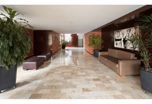 Apartamento En Venta Con Espacios Amplios Poblado (loma De Los Parras)