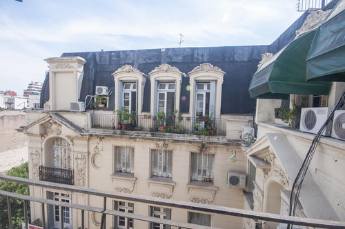 Departamento De 4 Ambientes En Edificio Histórico En Congreso