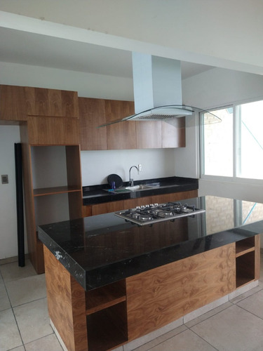 Se Vende Casa Sola, En Lomas De Cuernavaca, Moderna, Amplia, Iluminada, Jardín Y Alberca
