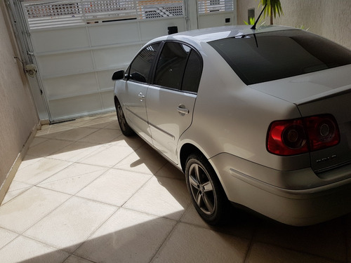 Volkswagen Polo Sedan 1.6 Vht Comfortline Total Flex I-motio