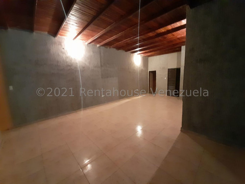 Imagen 14 de 25 de Casa Duplex Remodelada En Venta Urb Orticeño Estef 21-27270