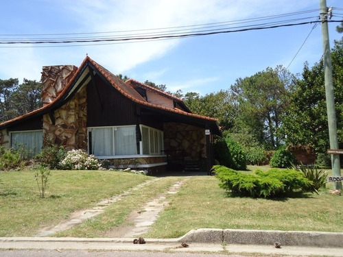 Imagen 1 de 13 de Chalet Muy Confortable Para Familia Amplia A 20 Metros De La Playa Mansa!