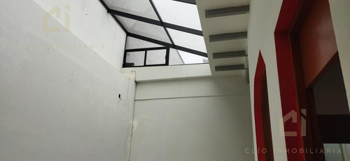 Edificio De 3 Pisos En Venta, Ebicado En El Centro Histórico De Veracruz, Cuenta Con Locales Y Oficinas