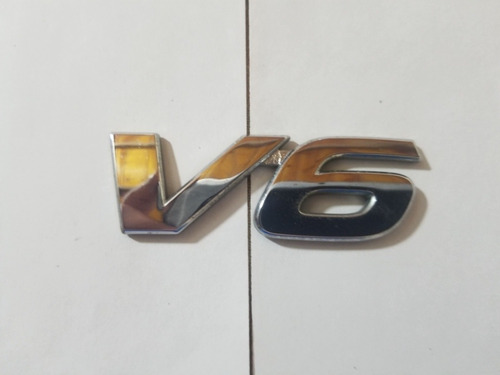 Emblema V6 Para Puerta Toyota Hilux Y Fortuner Original