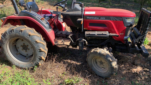 Trator Mahindra 4x4