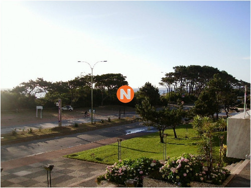 Apartamento En Venta Y Alquiler, Mansa, Punta Del Este, 2 Dormitorios.- Ref: 5653