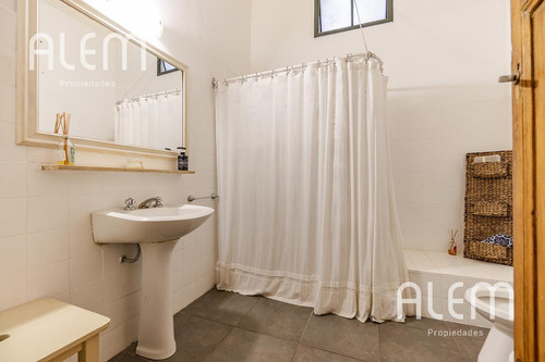 Casa Tipo Chalet Inglés En José Marmol
