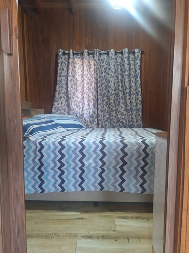 Chale Com Vista P Cachoeira, Com 2 Dormitórios Em Camping Ca