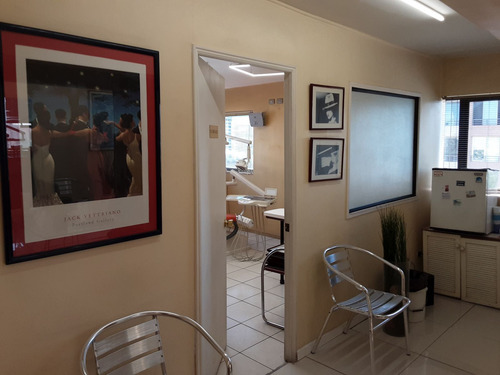 Se Vende 2 Oficinas/consulta Medica, Cdte Whiteside Con La M