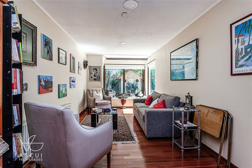 Casa En Venta De 6 Dorm. En Las Condes
