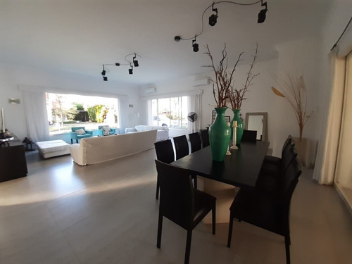 Casa En Venta En El Barrio La Masia