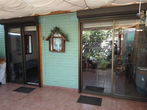 Casa En Venta De 4 Dorm. En Peñalolén