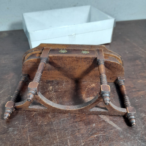 Imagem 3 de 6 de Deagostini Casa Vitoriana Console Em Madeira Com Caixa