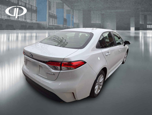 Toyota Corolla 4p XLE HEV L4/1.8 Aut