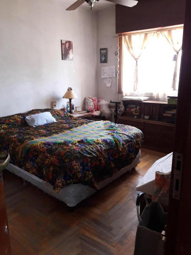 Imagen 5 de 15 de Casa Americana - 3 Ambientes - Fondo - Servicios - Castelar