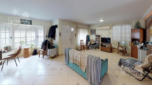 Casa En Venta- Calle 16 Esquina 75 - La Plata