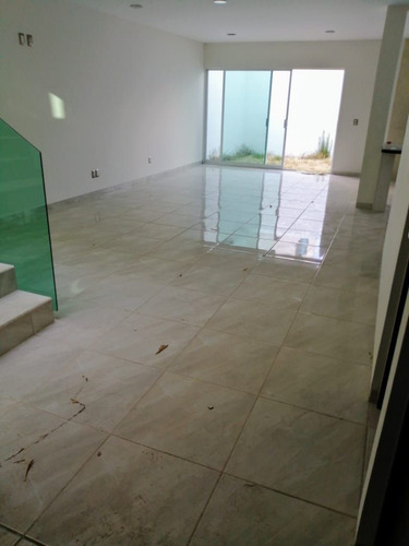 Hermosa Residencia En La Condesa Juriquilla, Estudio O 4ta Rec En Pb, Jardín,.