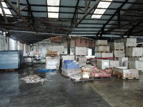 Venta Gran Local Para Depósito Con Salida A Dos Calles En Maroñas