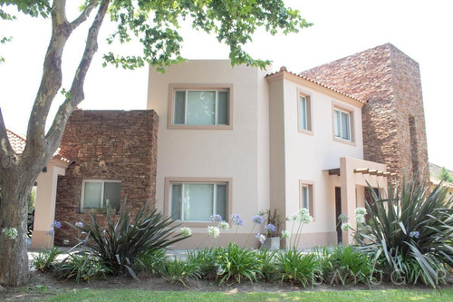 Imagen 16 de 30 de Oportunidad! Venta - Magnífica Casa En Sausalito - Bayugar Negocios Inmobiliarios