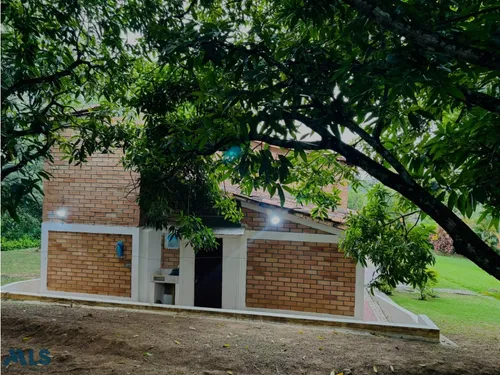 Finca Independiente En V. La Miranda Con Excelente...(mls#252449)