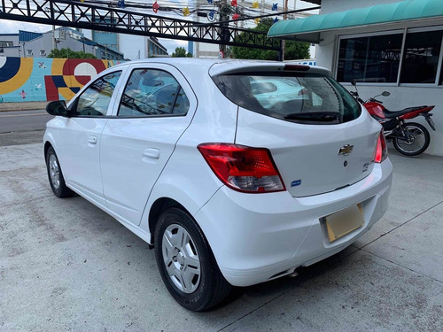 Imagem 5 de 10 de Chevrolet Onix 2017 1.0 Joy 5p