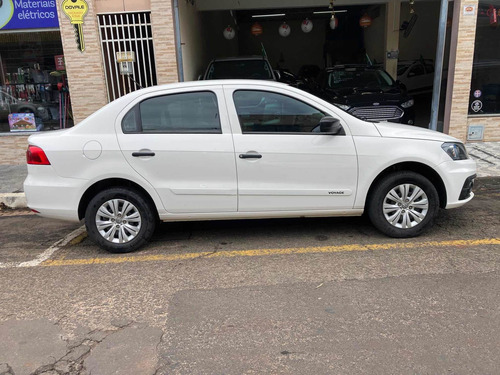 Imagem 4 de 11 de Volkswagen Voyage 2018 1.6 Msi Trendline Total Flex 4p