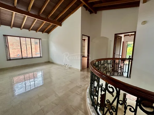 Casa En Arriendo En Loma Benedictinos. Cod A776027