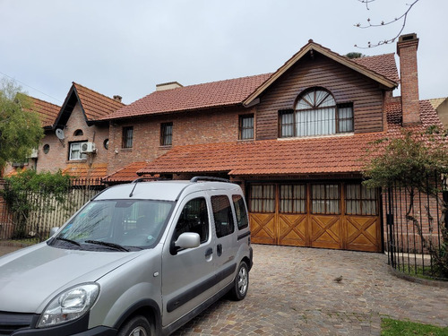 Venta De Hermoso Chalet En Ituzaingo