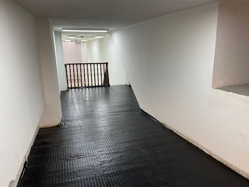 Local Comercial Con Doble Altura Y Mezanine, En El Centro
