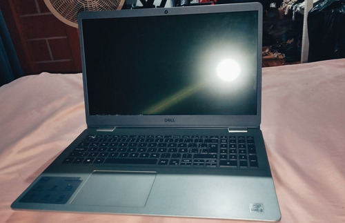 Laptop Dell Inspiron 15 Prácticamente Nueva 
