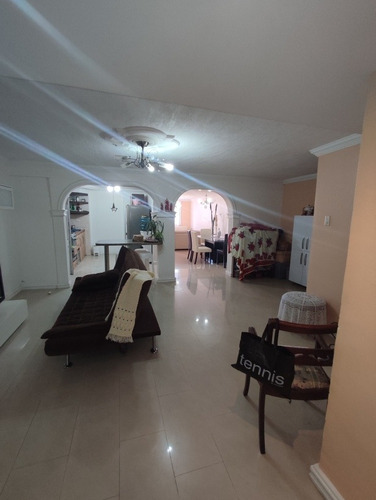 Imagen 4 de 25 de Amplió Town House En Llano Alto
