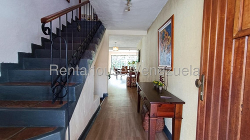 Hermosa Casa Con Excelentes Acabados, Ubicada En Una De Las Mejores, Zonas Del Trigal Norte, Cocina Equipada, Aires Acondicionados Y De Doble Nivel, Jardín Interno Con Jacuzzi, Balcón En La Habitación