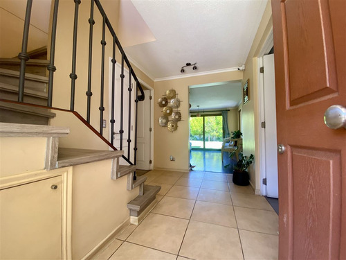 Oferta! Casa En El Carmen De Huechuraba 6d Más Serv.