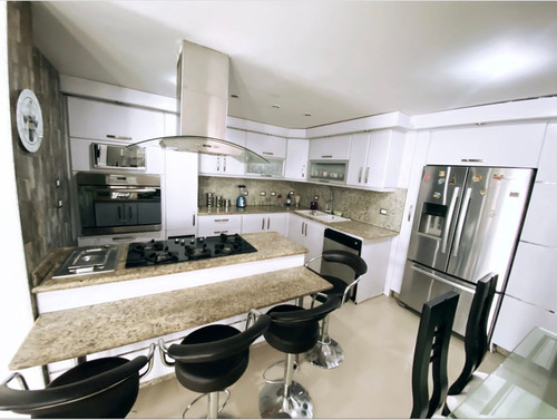 Imagen 10 de 15 de Venta De Casa Quinta, Sector Colinas De Pirineos. Adlz