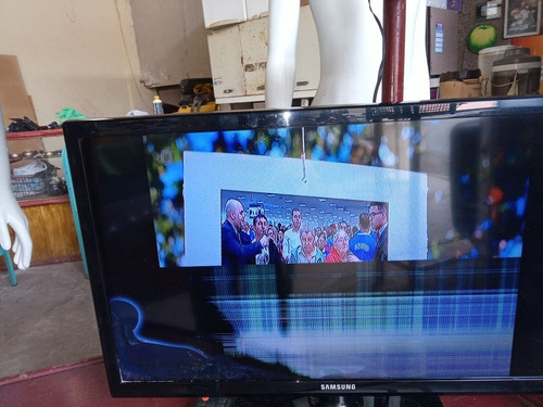Imagem 4 de 10 de Tv Samsung 24 Model T24d310lh. Problema No Vertical Ver Foto
