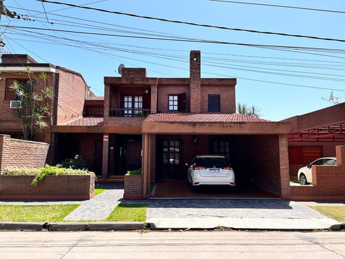 Hermosa Casa De 4 Dormitorios En Venta, En Parque Guillermina, Smt