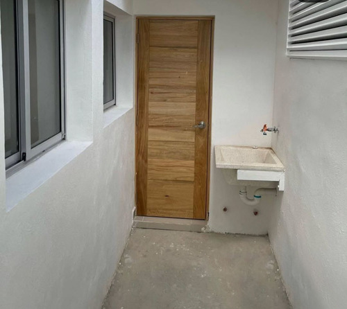 Se Vende Apto 1er Nivel Con Patio En El Cacique, Dn