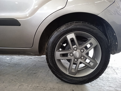 Imagem 15 de 15 de Kia Soul 1.6 2011 Completo