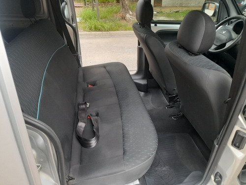 Imagen 14 de 17 de Renault Kangoo 2015 1.6 Furgon Ph3 Confort 5as Lc