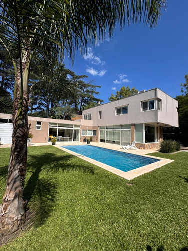 Casa 5 Ambientes Estilo Moderno - Parque Leloir