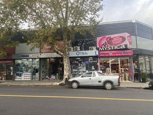 Imagen 3 de 11 de Venta Local Con Renta Zona Mayorista, Justicia Y Amezaga
