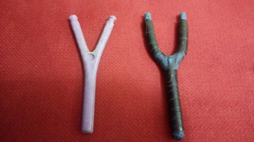 Imagem 2 de 7 de Forquilhas De Plastico Duro Estilingue Anos 80 Lote Com 2.