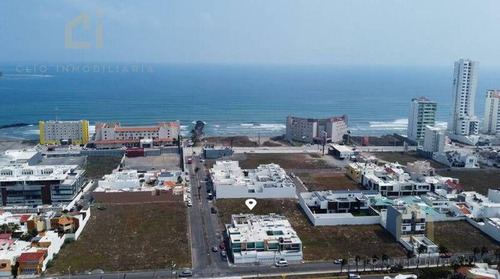 Terreno En Venta En Costa De Oro, A Una Cuadra Del Mar, De 912.22 M²